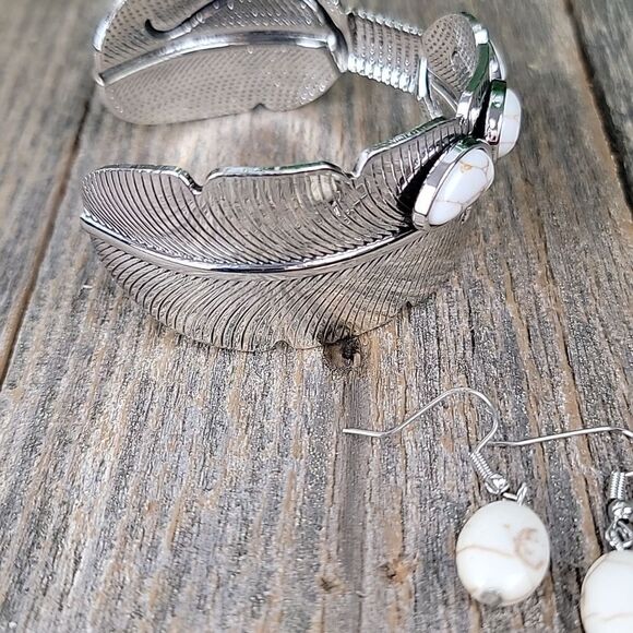 Southwestern style cuff bracelet with earrings Large 8" - Picture 4 of 5